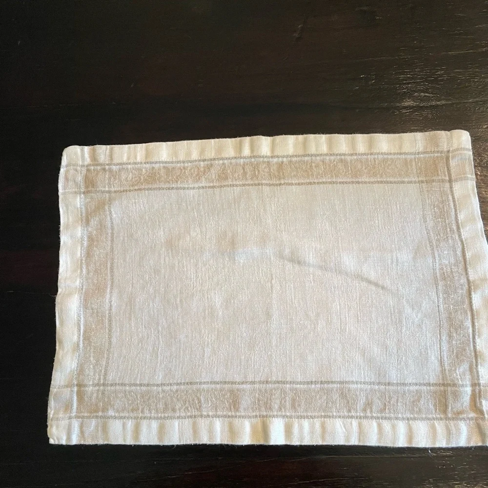 Williams Sonoma Elegant Linen Placemats
